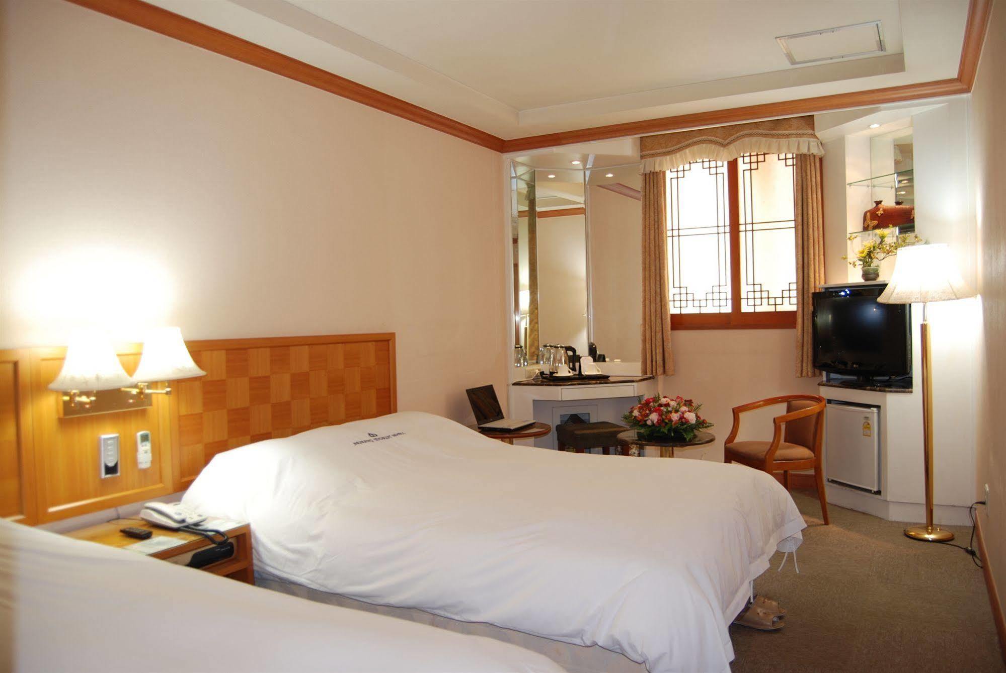 Arirang Tourist Hotel Changwon Exterior photo
